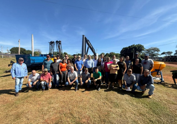 NOVA LONDRINA RECEBE IMPLEMENTOS AGRÍCOLAS