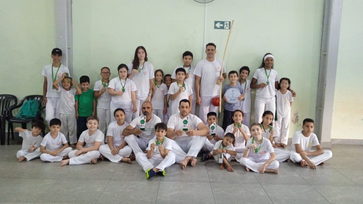 Alunos do Projeto Capoeirando brilham em campeonato regional de capoeira